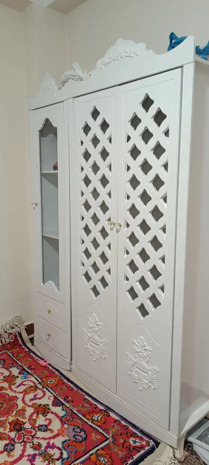 تخت و کمد بچه و صندلی بچه یا صندلی کودک|تخت و صندلی بچه|کرمانشاه, |دیوار