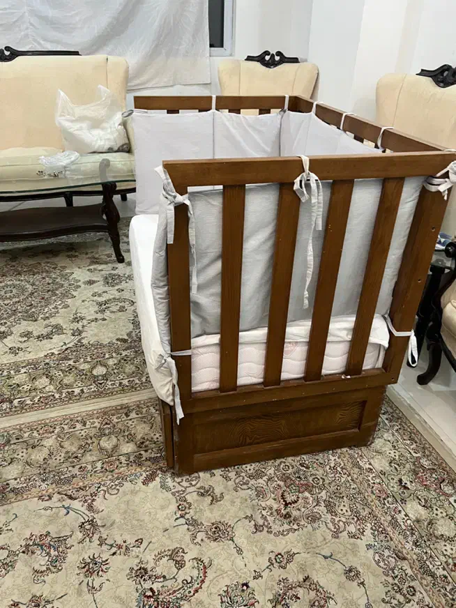 تخت کنار مادر همراه خوشخواب|تخت و سرویس خواب|قدس, شهر‌قدس|دیوار