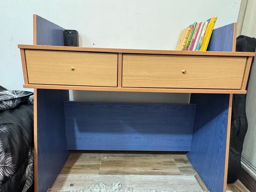 میز تحریر در حد نو|میز تحریر و کامپیوتر|سبزوار, مدرس|دیوار