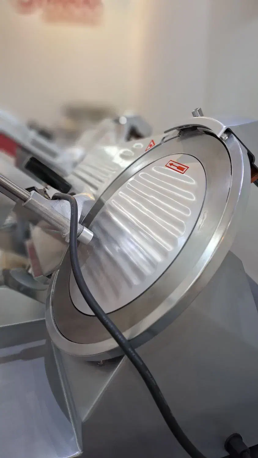 کالباس بر ترازو محک(فروشگاه علوی فومن )|فروشگاه و مغازه|فومن, |دیوار