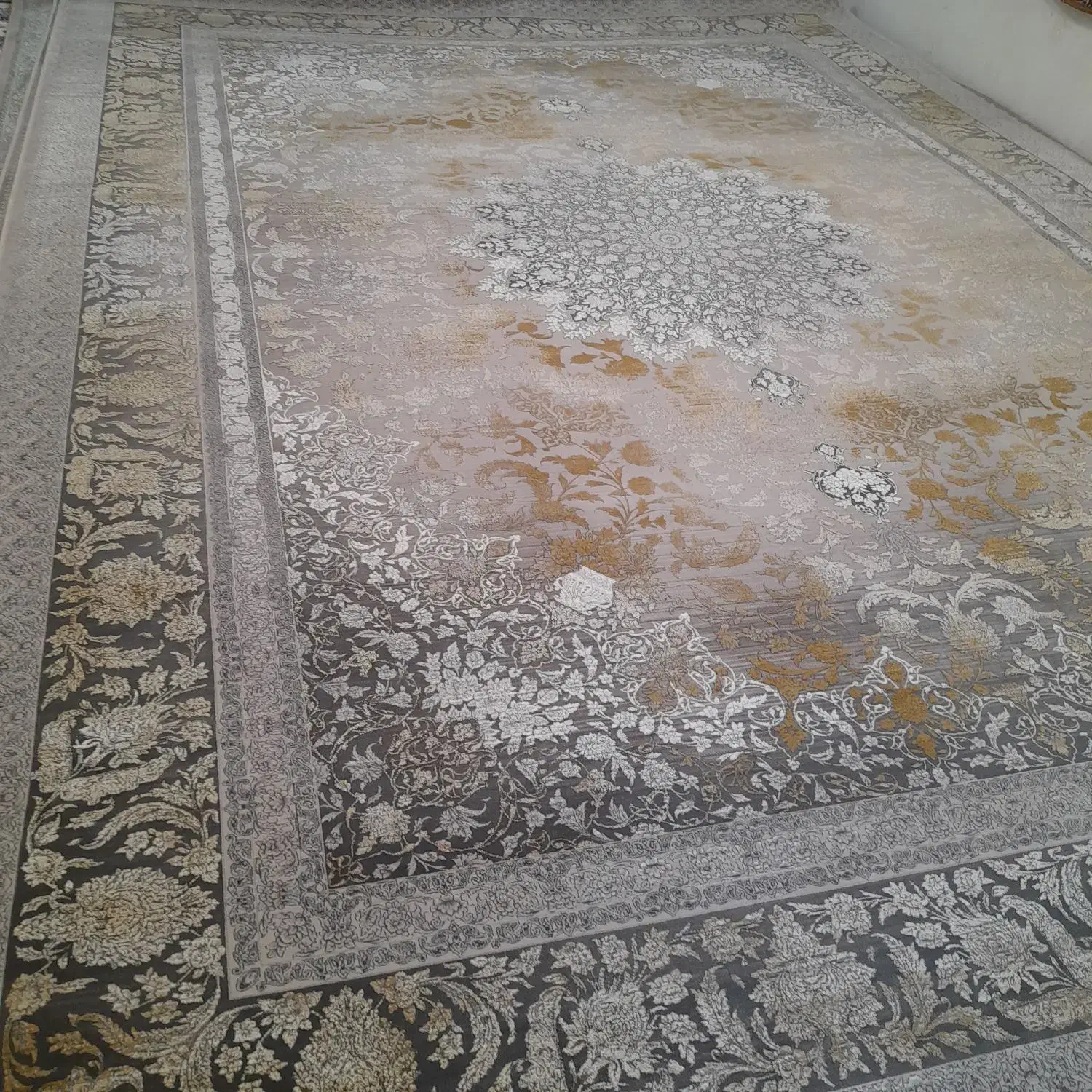 فرش ۱۲۰۰ شانه نو آکبند|فرش|بروجرد, |دیوار