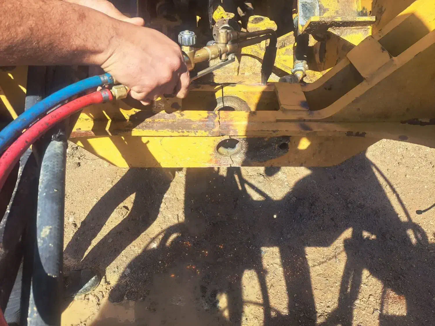 آهنگری و جوشکاری انواع لودر و بیل|ماشینآلات صنعتی|شاهینشهر, گزبرخوار|دیوار