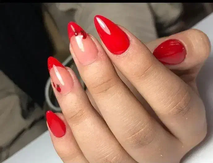 *خدمات کاشت ناخن گویم *|خدمات آرایشگری و زیبایی|شیراز, گویم|دیوار