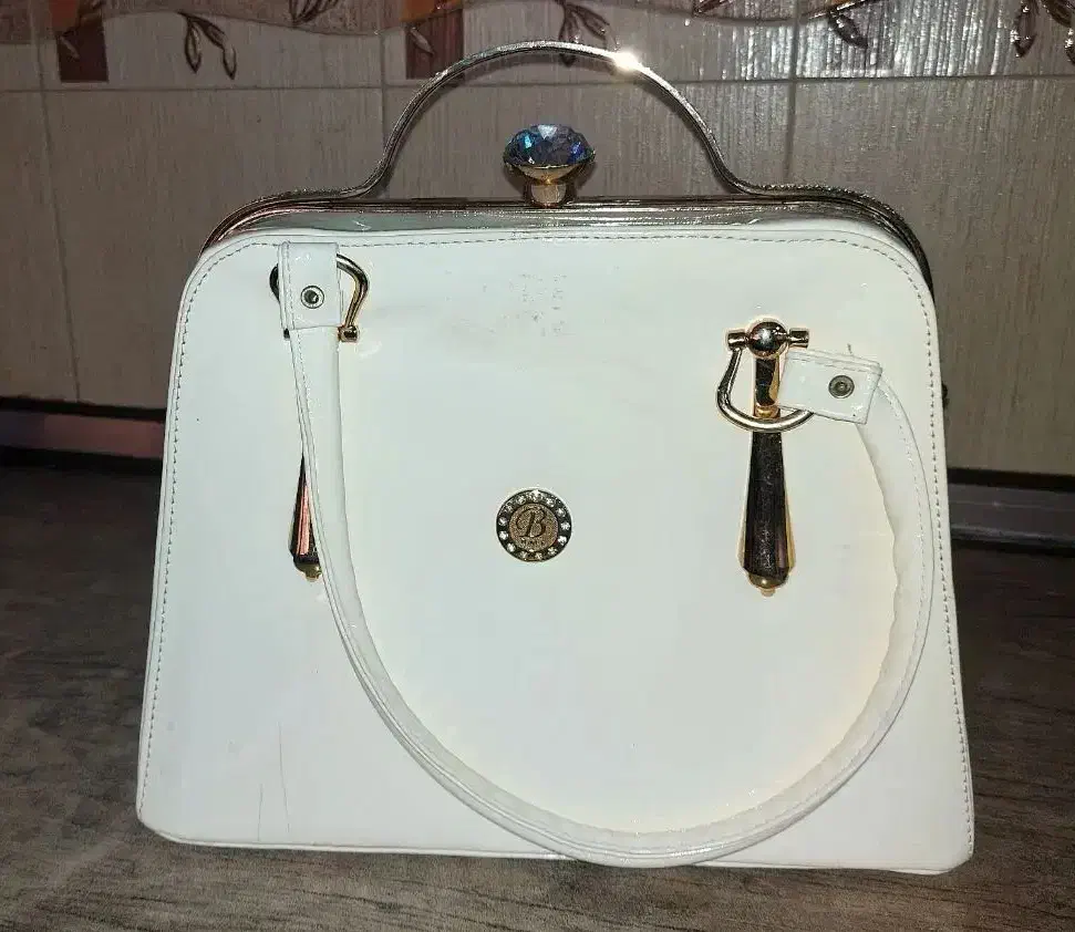 کیف خارجی زنونه سفید|کیف، کفش، کمربند|رشت, فلسطین|دیوار