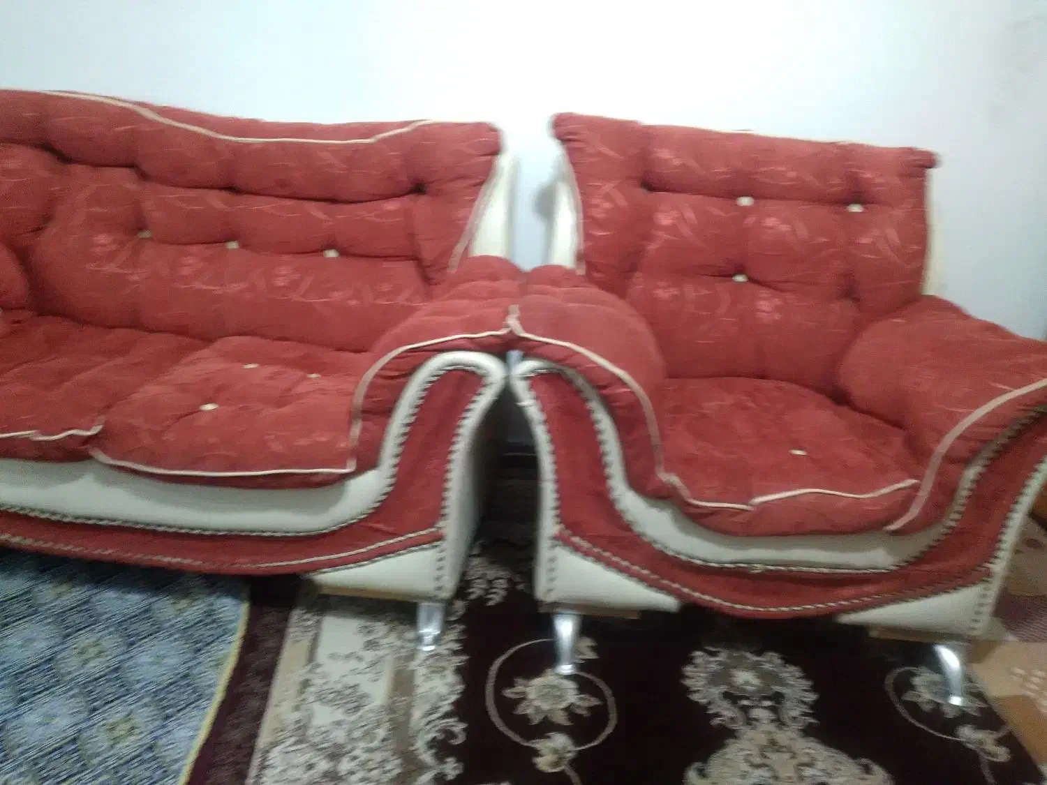 مبل ۴نفره|مبلمان خانگی و میز عسلی|رشت, آب آسیاب|دیوار