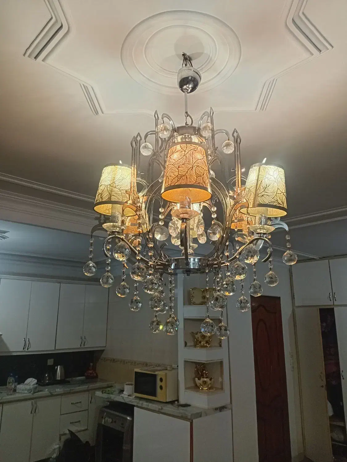 لوستر|لوستر و چراغ آویز|رباط‌کریم, رباط‌کریم|دیوار