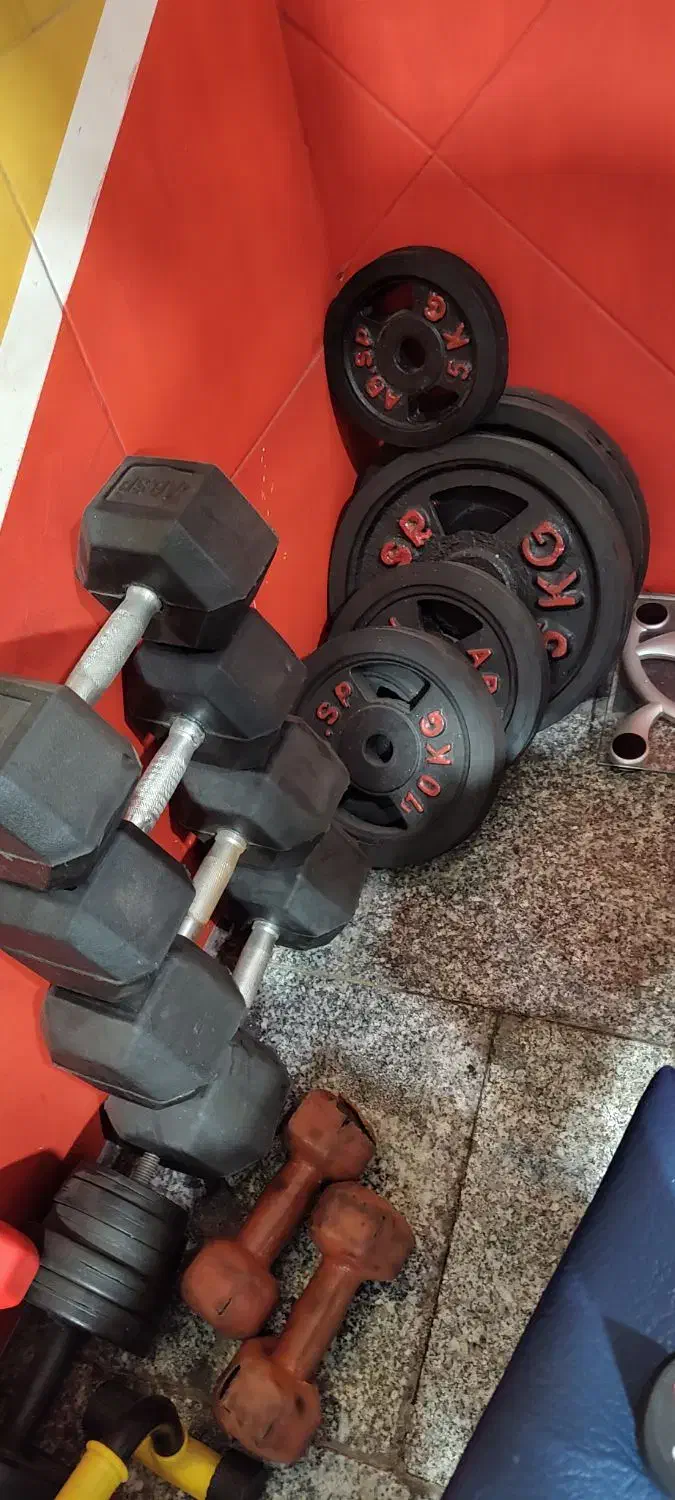 دمبل و صفحه و هالتر متعلقات درحد اک استفاده نشده|تجهیزات ورزشی|ساری, |دیوار