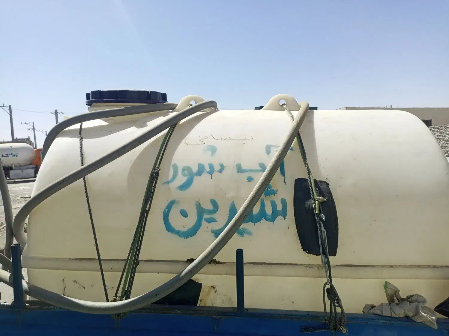 تانکر آب نیسان 3000 لیتری|مصالح و تجهیزات ساختمان|زاهدان, |دیوار