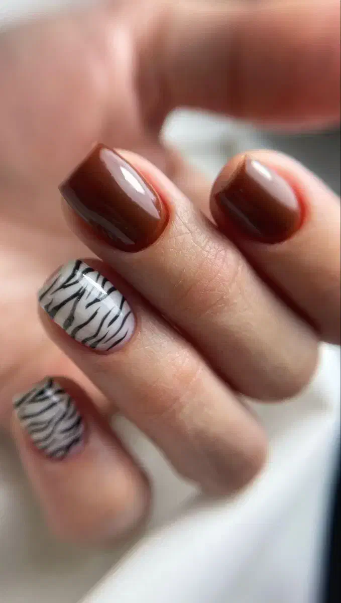 آموزش و خدمات در لاین ناخن -مژه -فشیال-واحیامو|خدمات آرایشگری و زیبایی|میبد, |دیوار