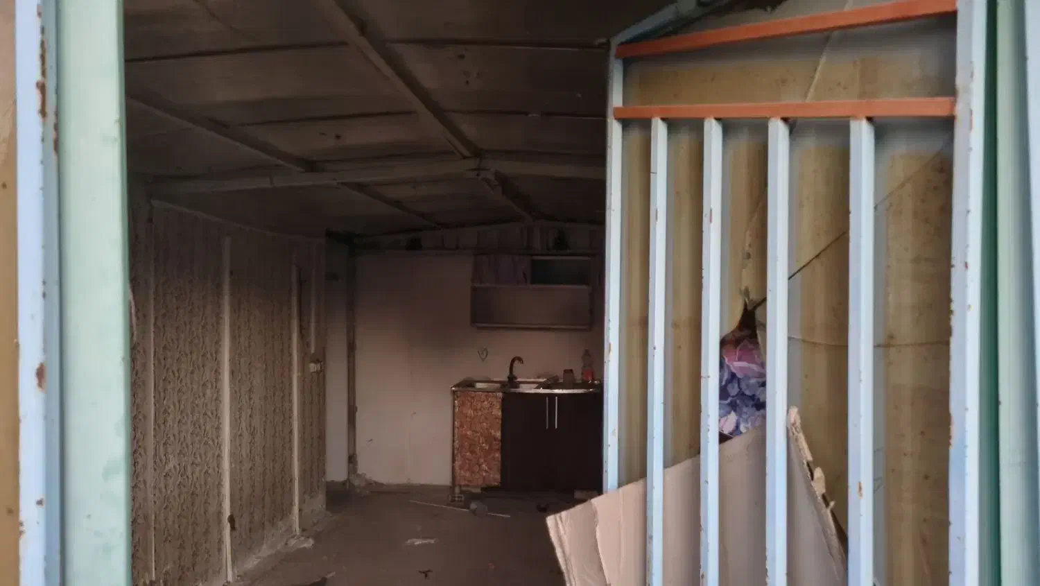 فروش دو کانکس وتعدای ایرانیت سقفی|مصالح و تجهیزات ساختمان|بم, |دیوار