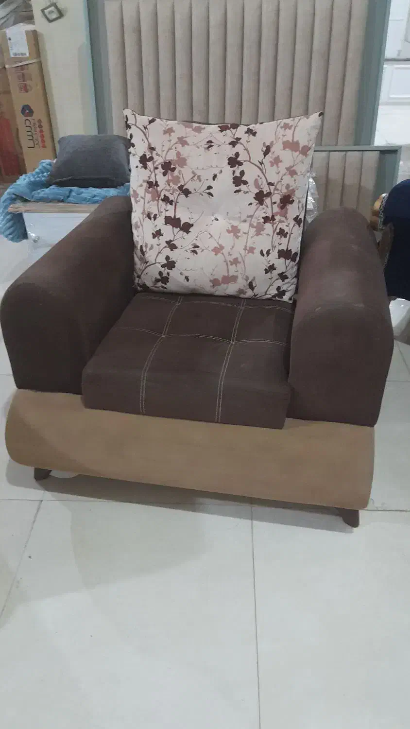 مبل ۷نفره کرم قهوهای|مبلمان خانگی و میز عسلی|آباده, |دیوار