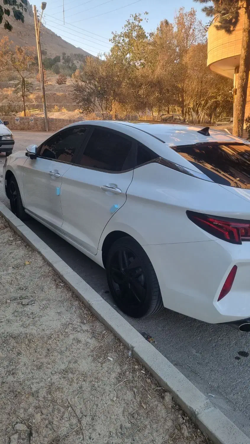 کی ام سی j7 سفید ۱۴۰۴|خودرو سواری و وانت|اصفهان, کوی امیریه|دیوار