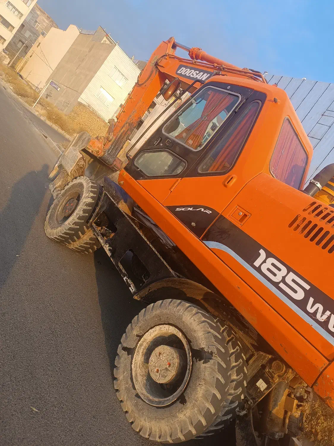 راننده بیل مکانیکی لاستیکی|استخدام معماری، عمران و ساختمانی|زنجان, |دیوار