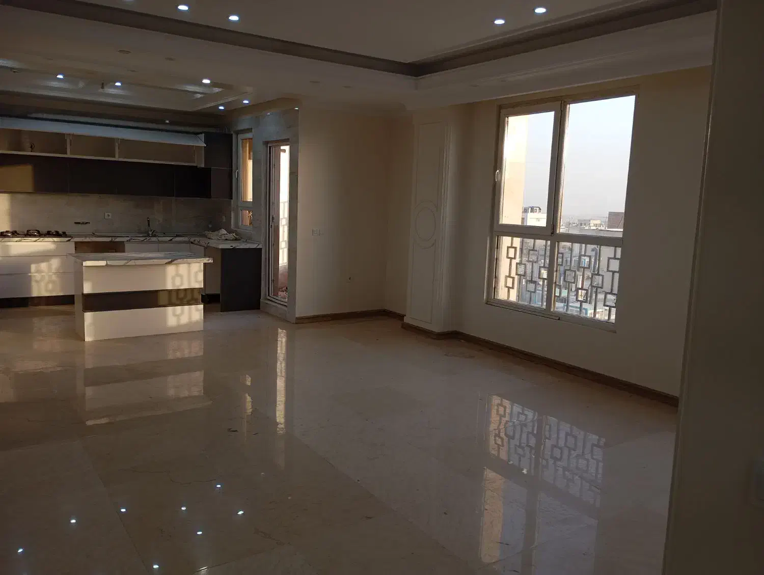 ۸۲ متر ۲ خواب ۱۳ ساله رهن کامل فول امکانات