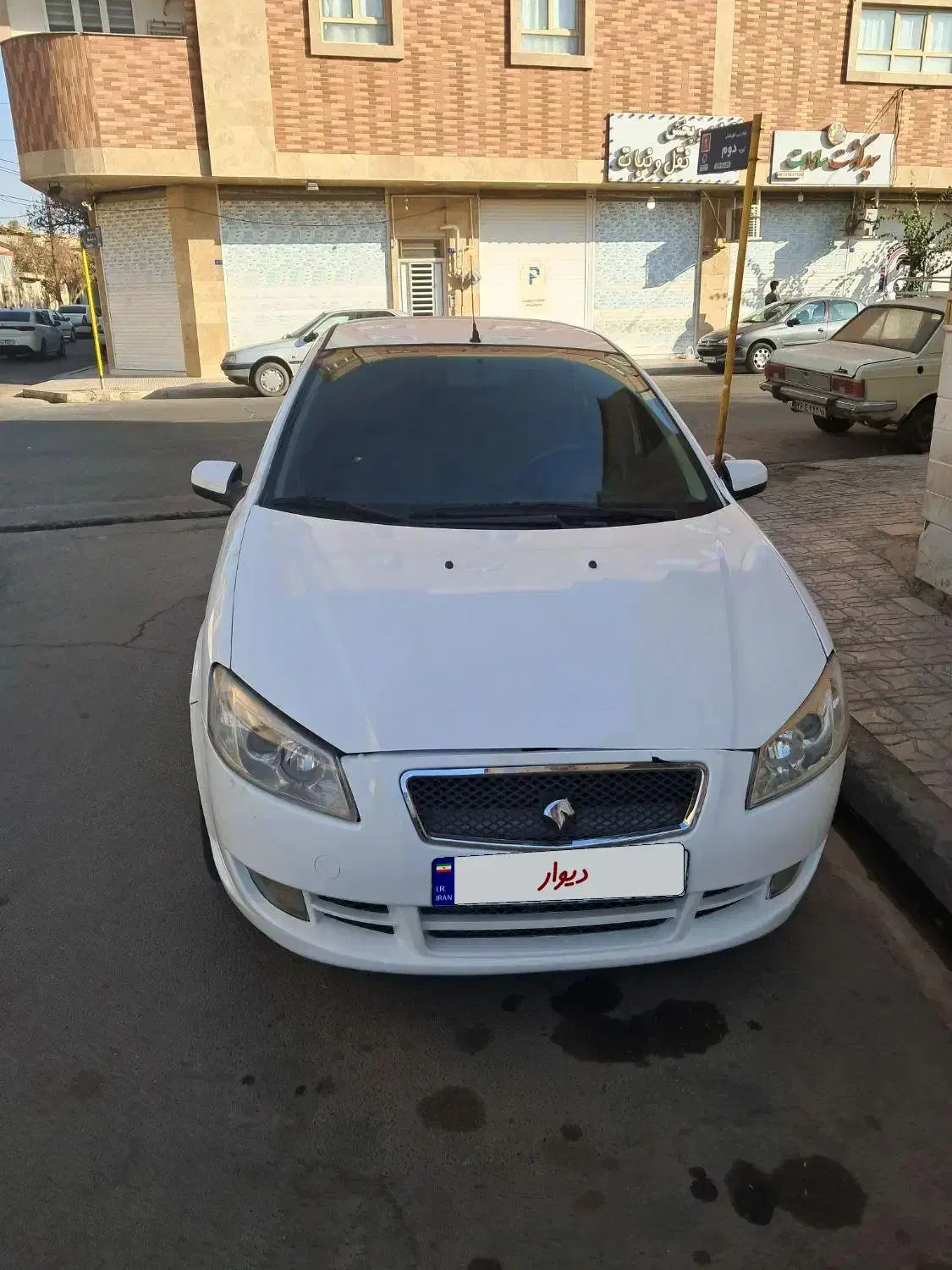 رانا مدل91دست پایین رنگ باسیستم خوب|خودرو سواری و وانت|قم, دروازه چوبی|دیوار