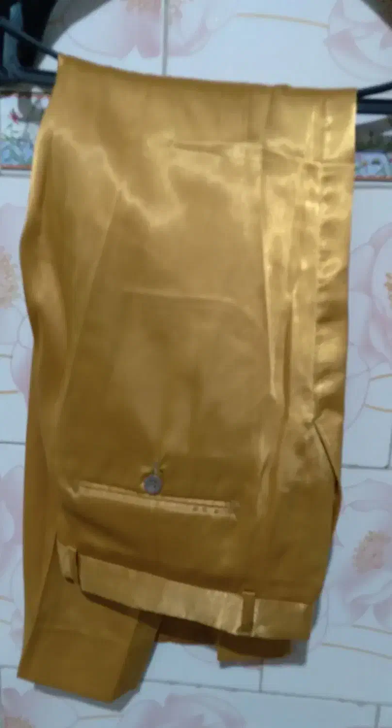 کت و شلوار|لباس|پاکدشت, حصار امیر|دیوار