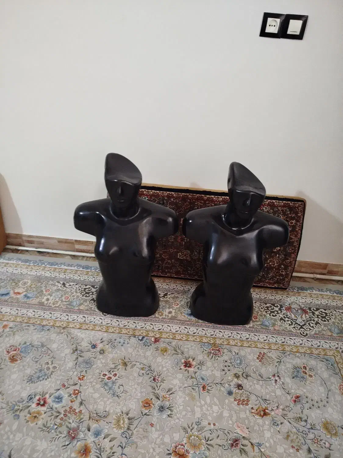 دو عدد مانکن|آرایشگاه و سالن‌های زیبایی|کرمانشاه, |دیوار