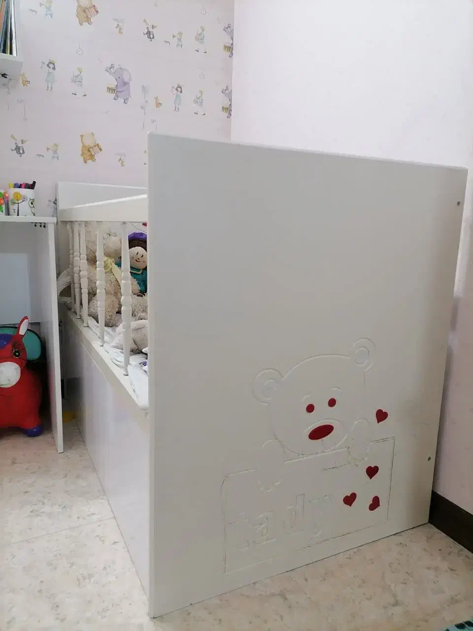 تخت وکمد بچه به همراه تشک تمیز در حد نو|تخت و سرویس خواب|گلپایگان, |دیوار