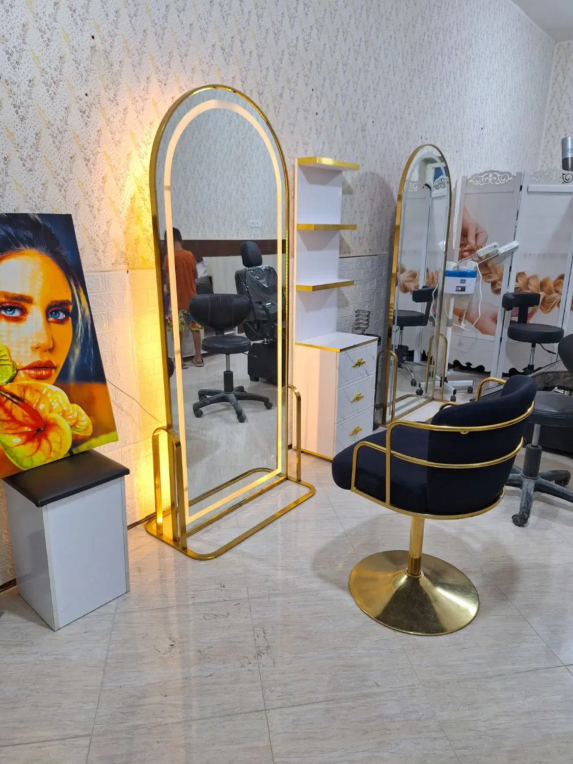 آینه|آرایشگاه و سالن‌های زیبایی|گنبد کاووس, |دیوار