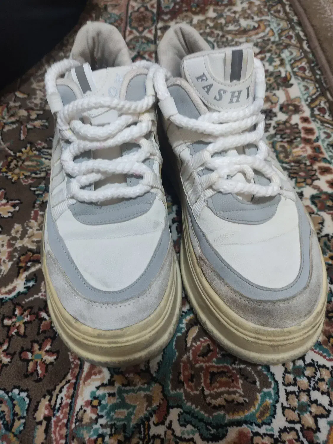 سلام کفش سفید ترتمیز به علت کوچک بودن سایز 39*40|کیف، کفش، کمربند|محمدیه-قزوین, |دیوار