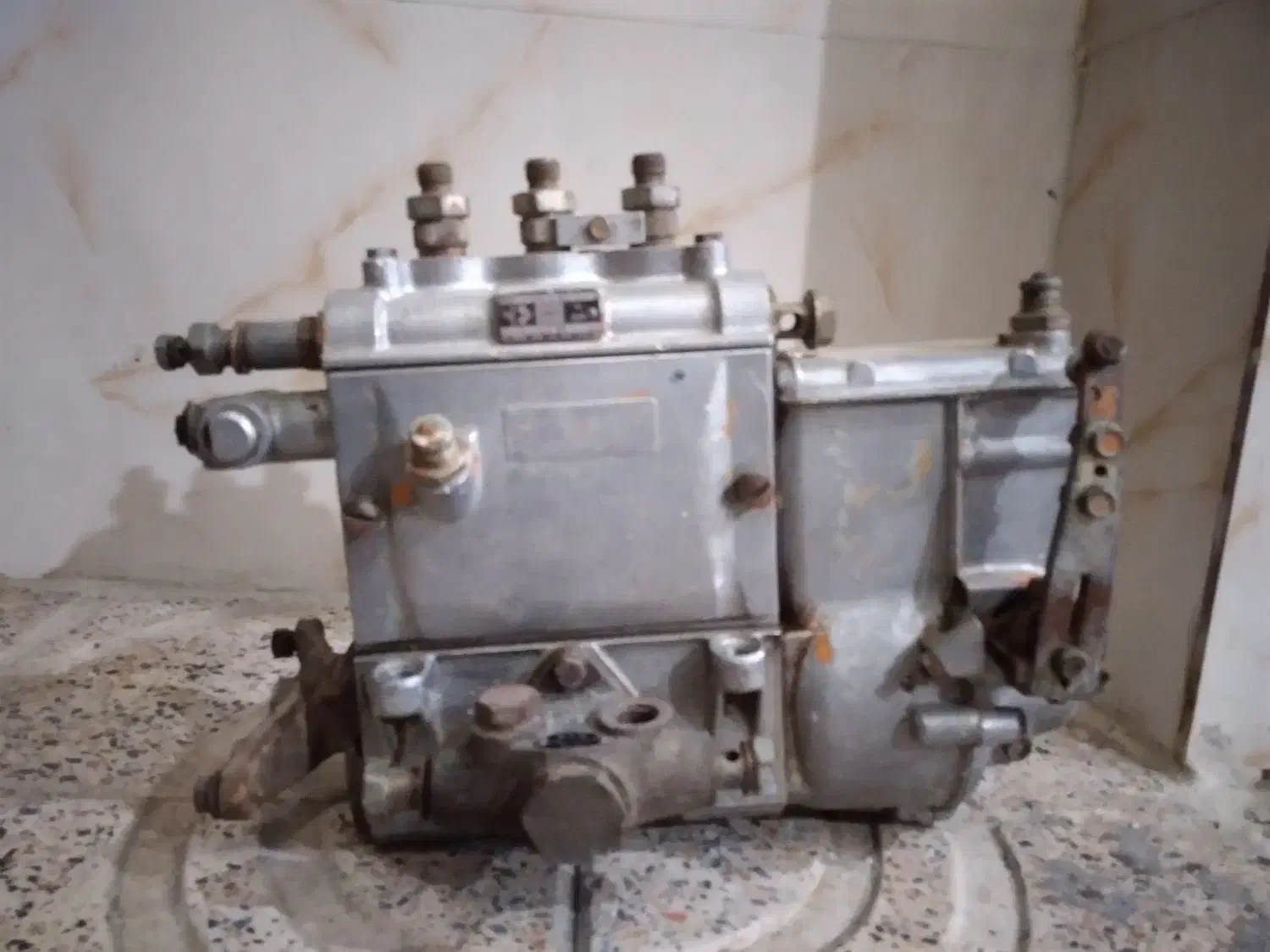 پمپ گازوییل قدیمی|کلکسیون اشیاء عتیقه|رباط‌کریم, الارد|دیوار