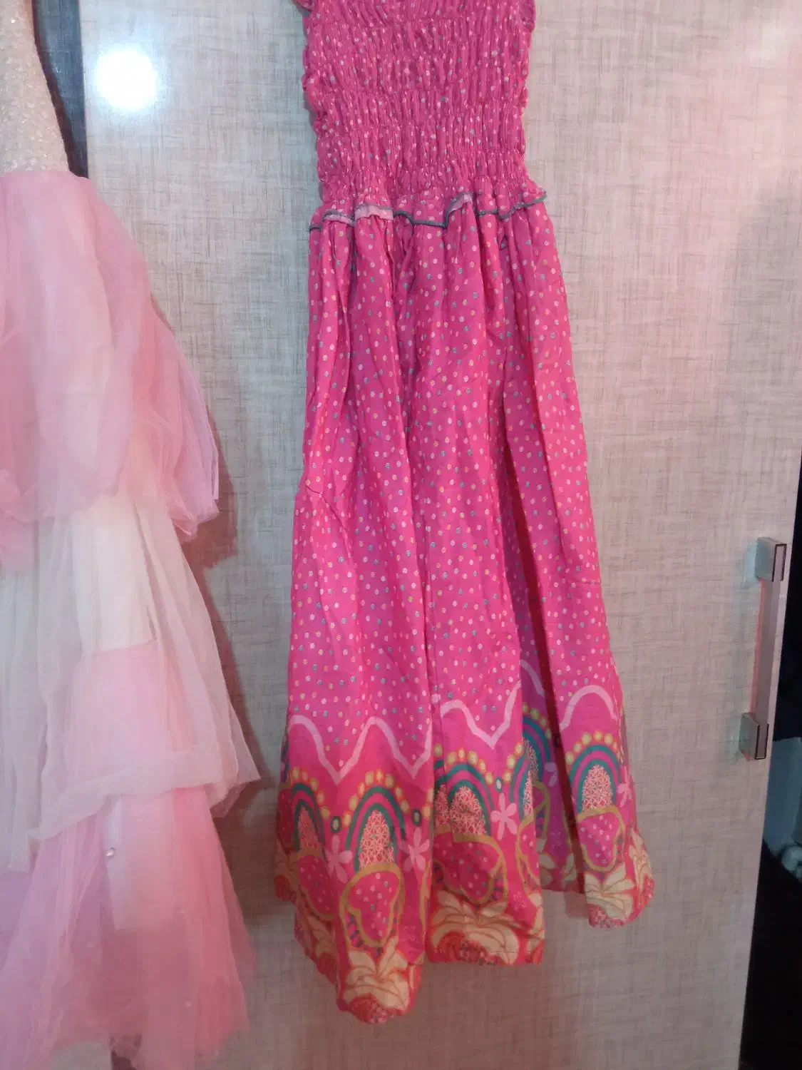 سالم در حد نو|لباس|تربت‌حیدریه, قائم|دیوار