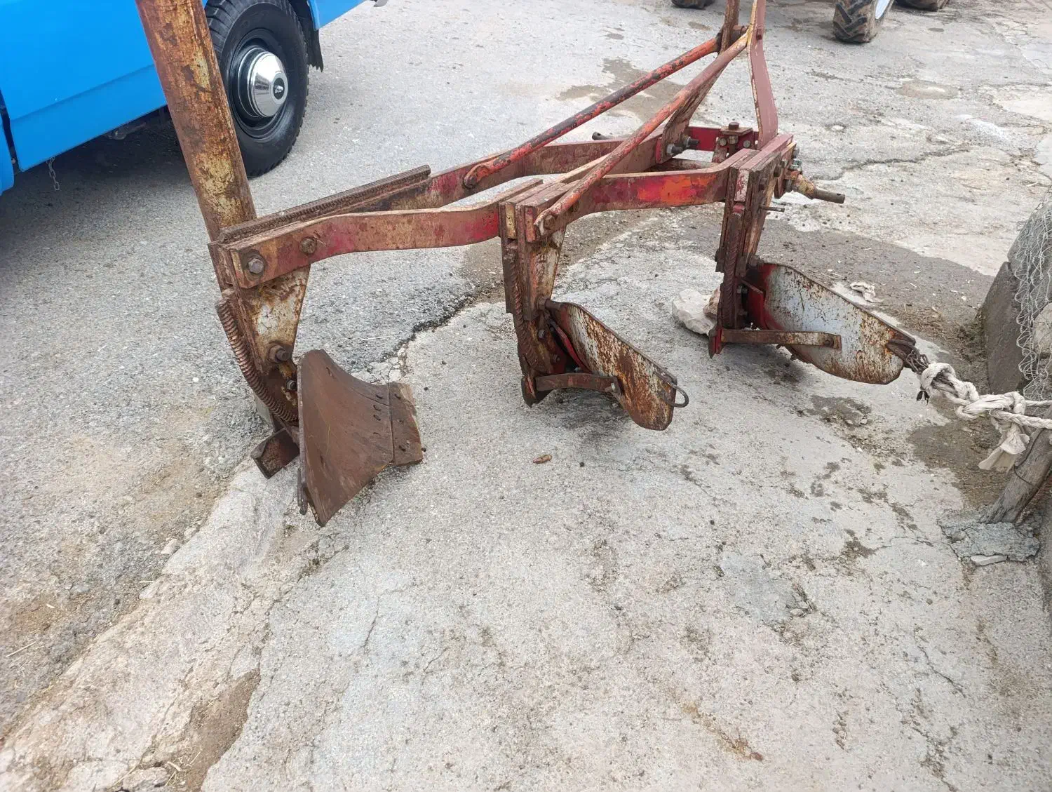 گاو آهن|ماشین‌آلات صنعتی|چرداول, |دیوار