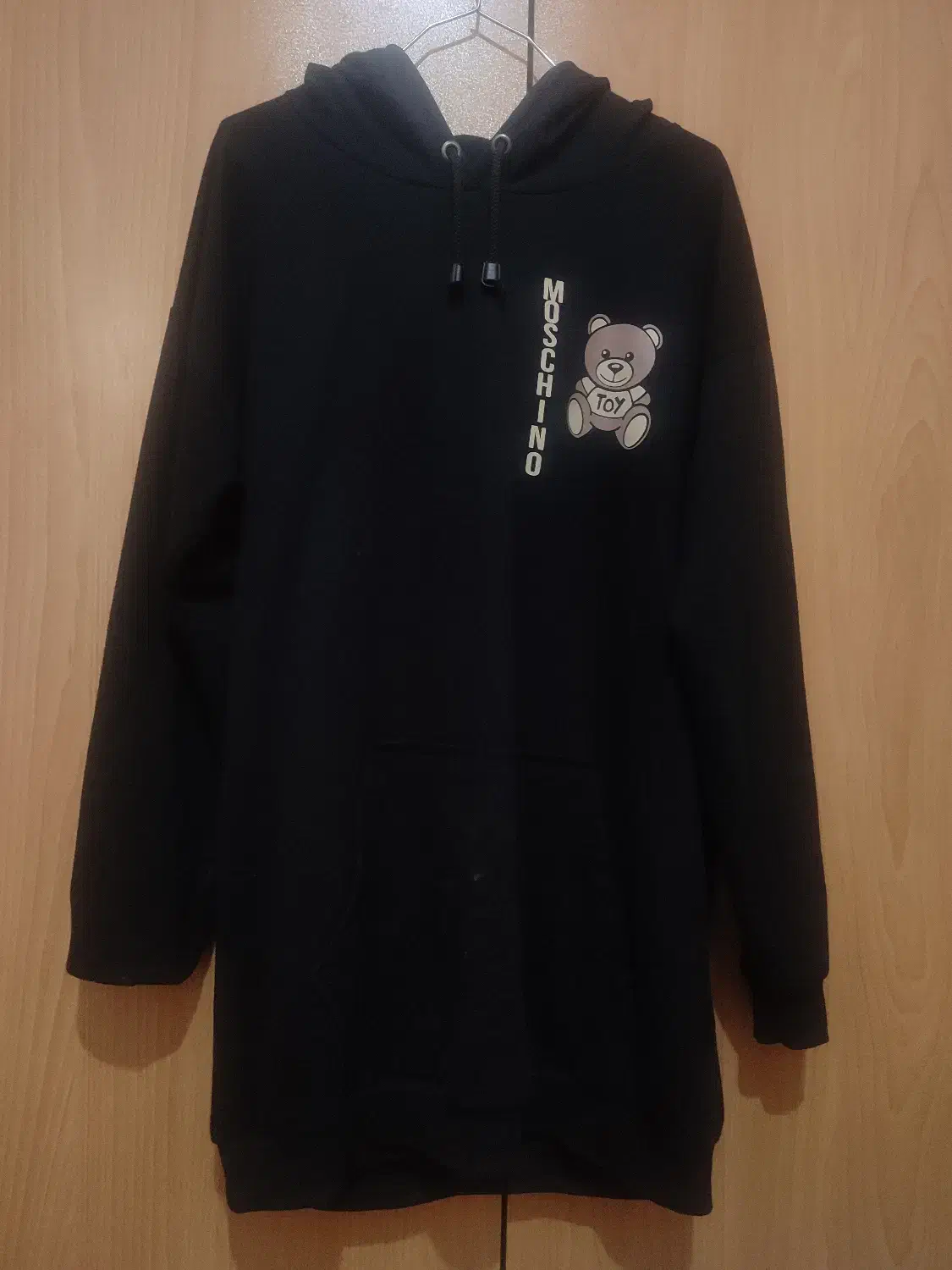 مانتو پافر و هودی|لباس|نیشابور, بزرگمهر|دیوار