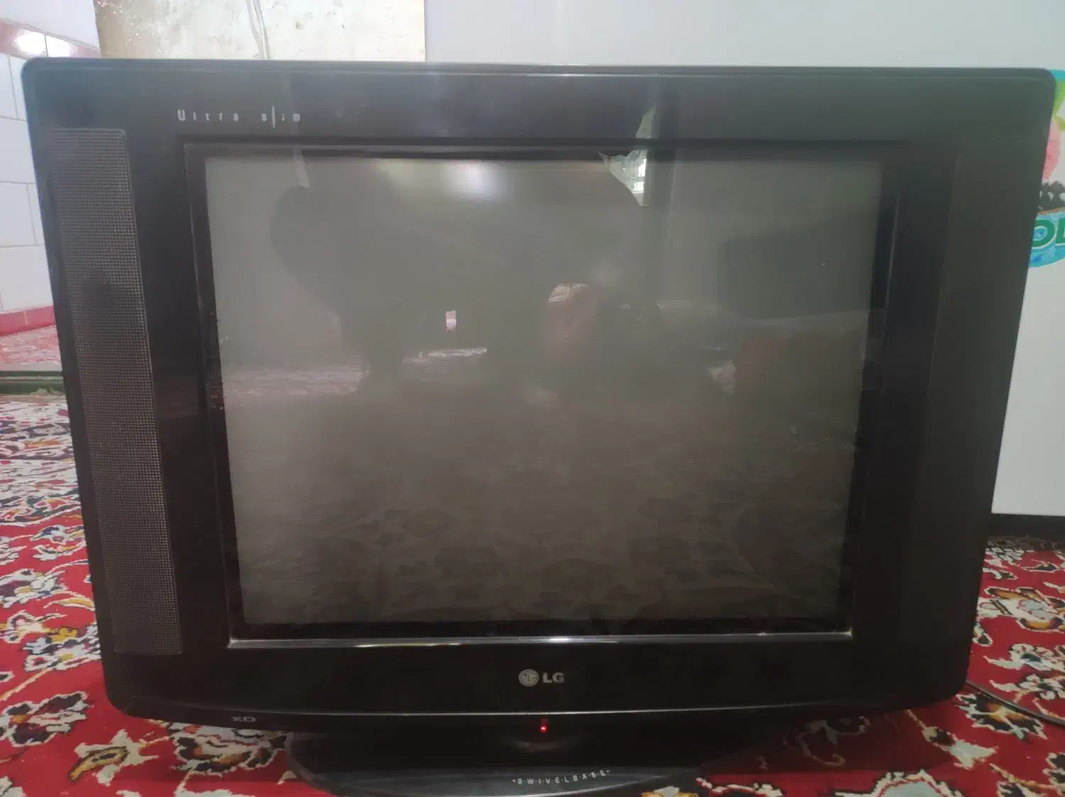 تلوزیون رنگی 21اینچ الجی. وتعدادی گوشی خراب|تلویزیون و پروژکتور|کرمان, |دیوار