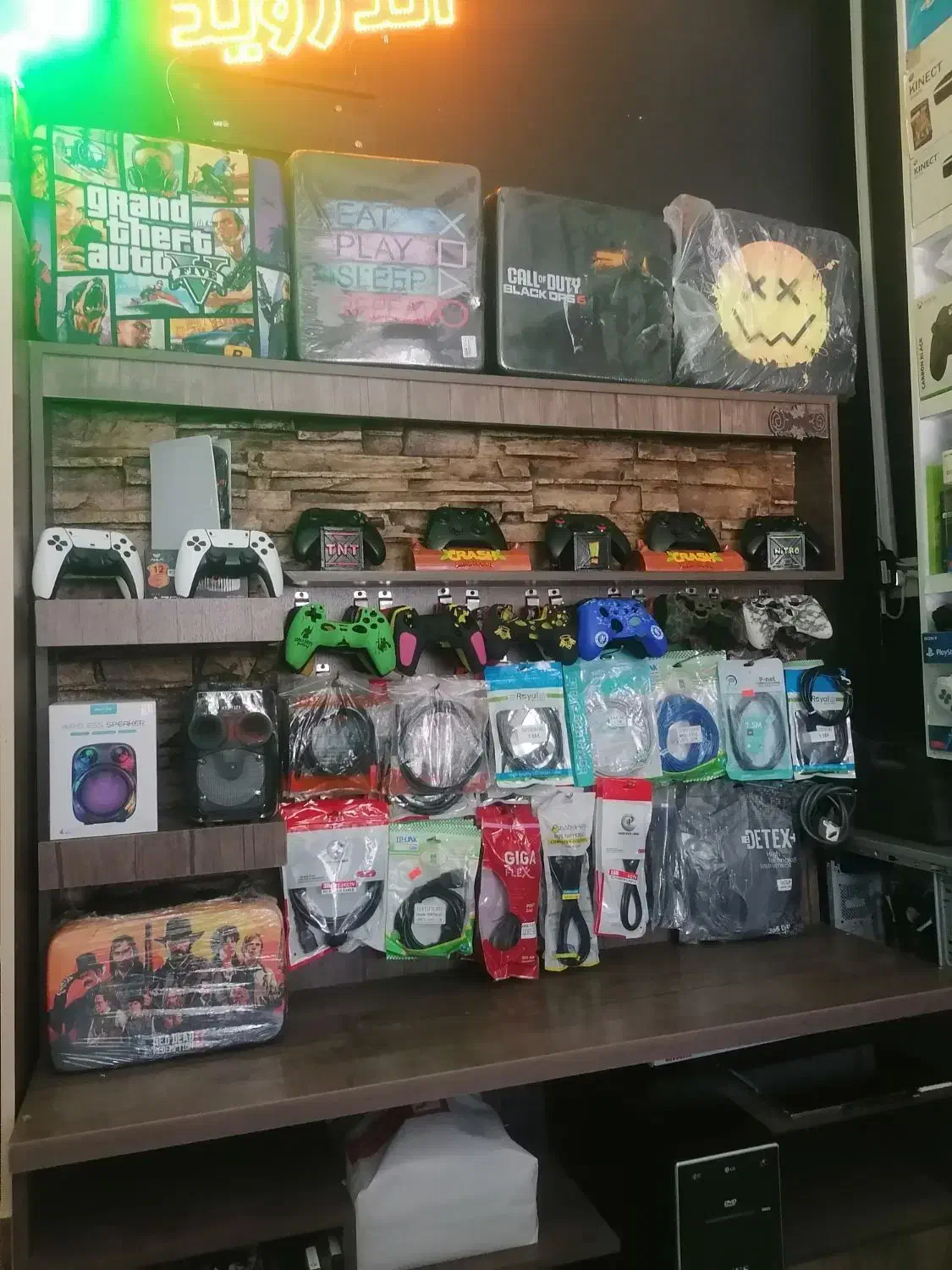 عرض مستقیم لوازم جانبی کنسول های بازی|کنسول، بازی ویدئویی و آنلاین|نیشابور, شهرک فرهنگیان|دیوار