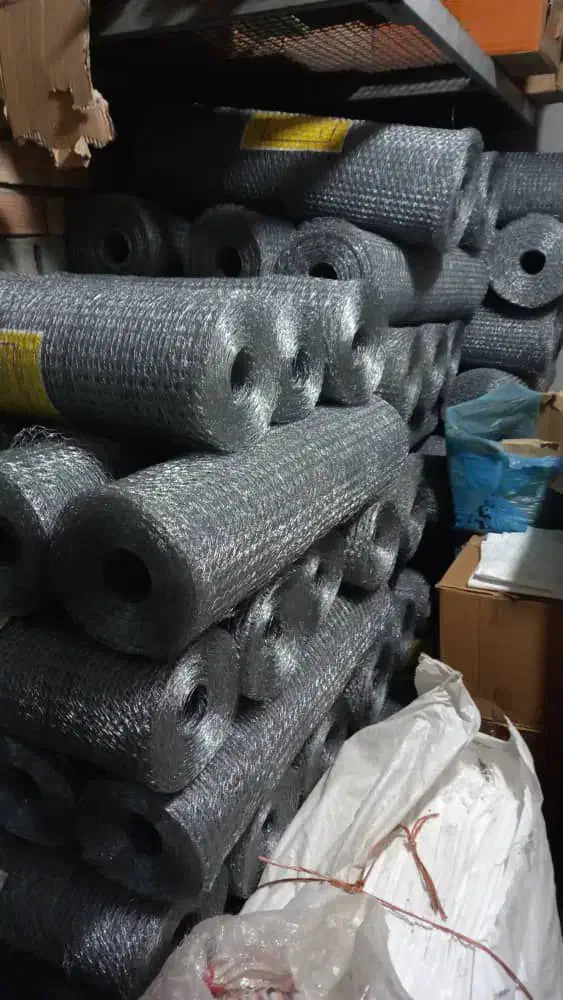 فروش فنس های باغی توری های مرغی سایه روشن پشم شیشه|عمدهفروشی|ساری, |دیوار