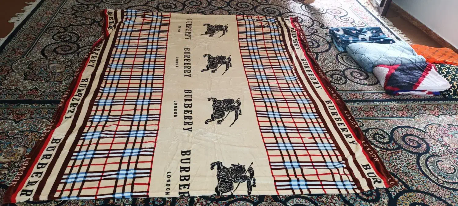 پتو|رختخواب، بالش، پتو|کلاله, |دیوار