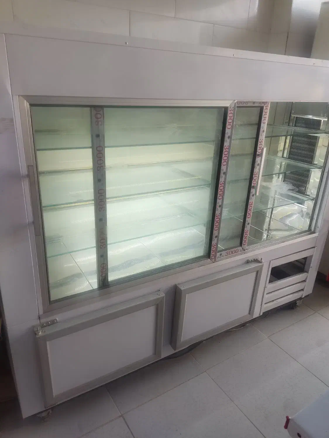 ویترین قنادی ولبنیاتی|فروشگاه و مغازه|کازرون, |دیوار