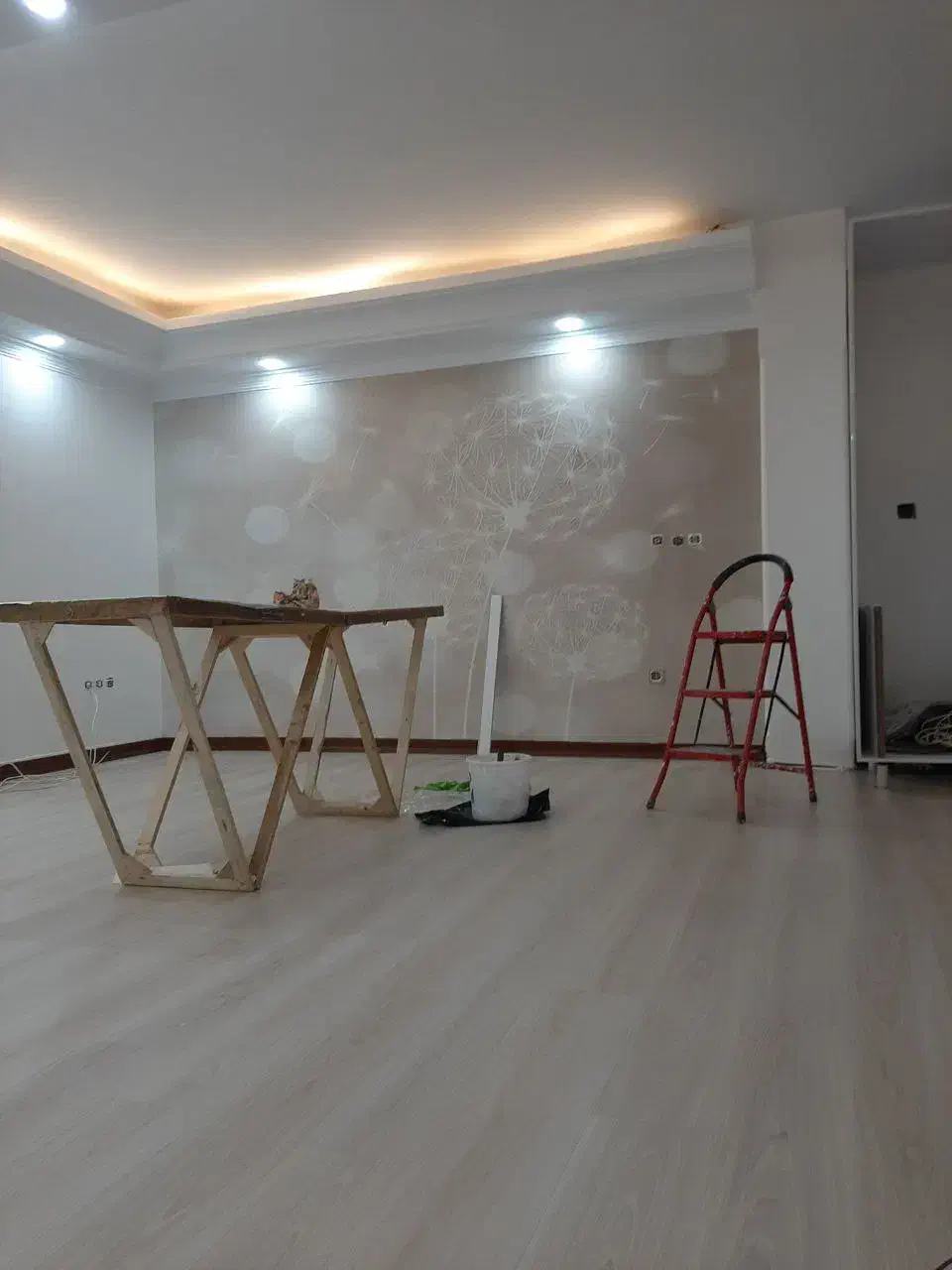 نصاب کاغذدیواری وکفپوش|خدمات پیشه و مهارت|جهرم, |دیوار