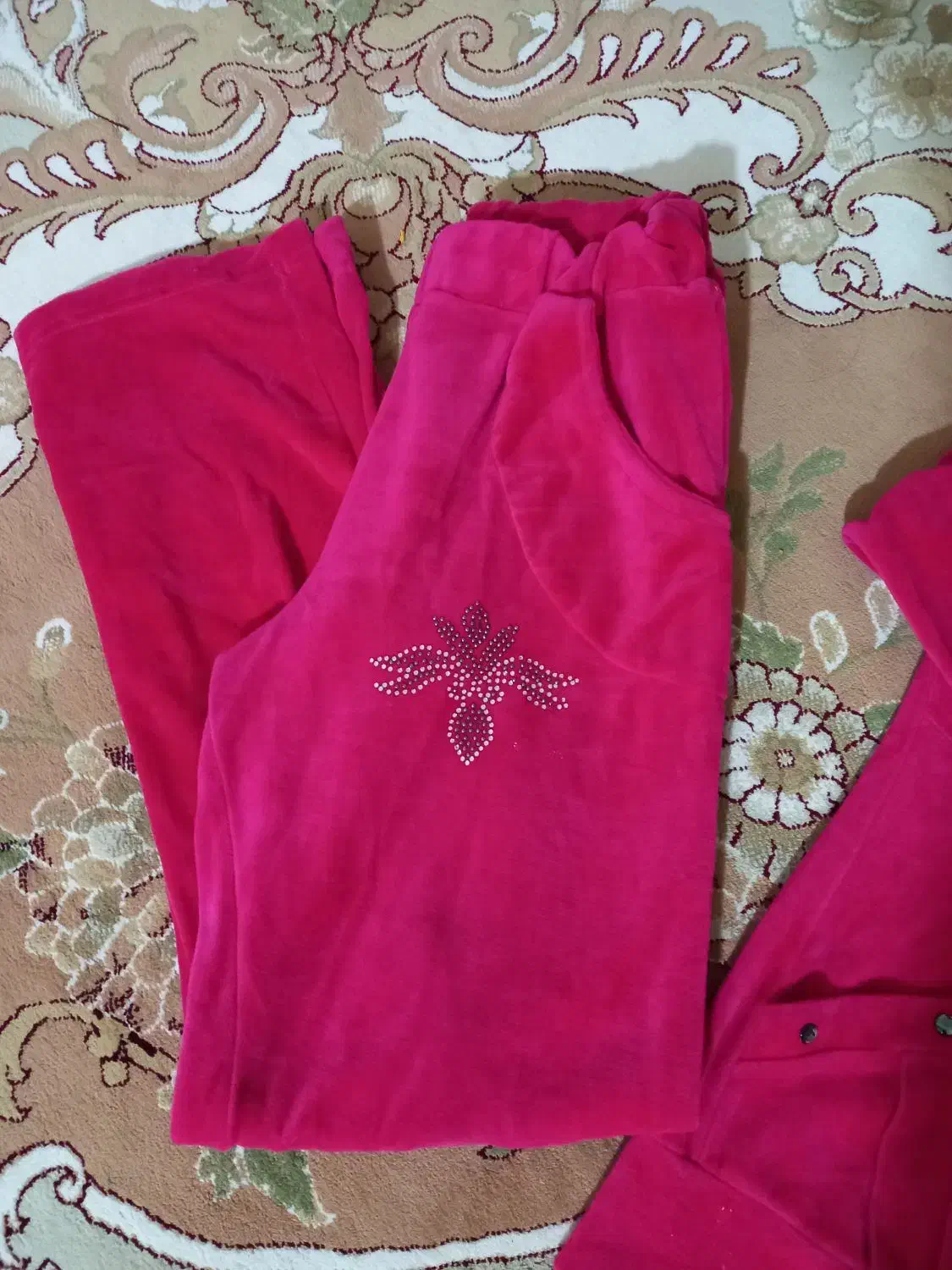 لباس مخمل در حد نو|لباس|اسلام‌شهر, شهرک قائمیه|دیوار