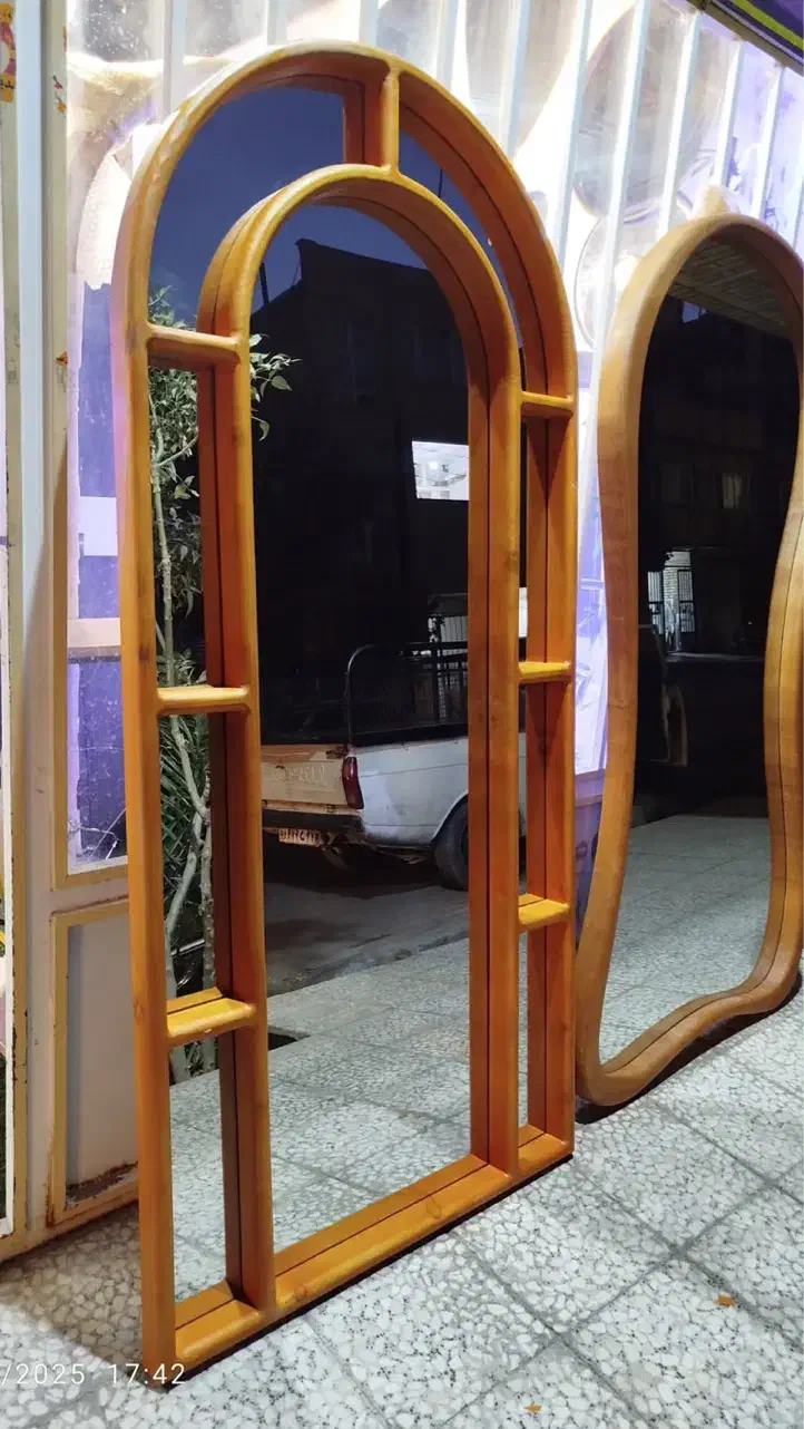 اینه با قاب چوبی|آینه|قم, قلعه کامکار|دیوار