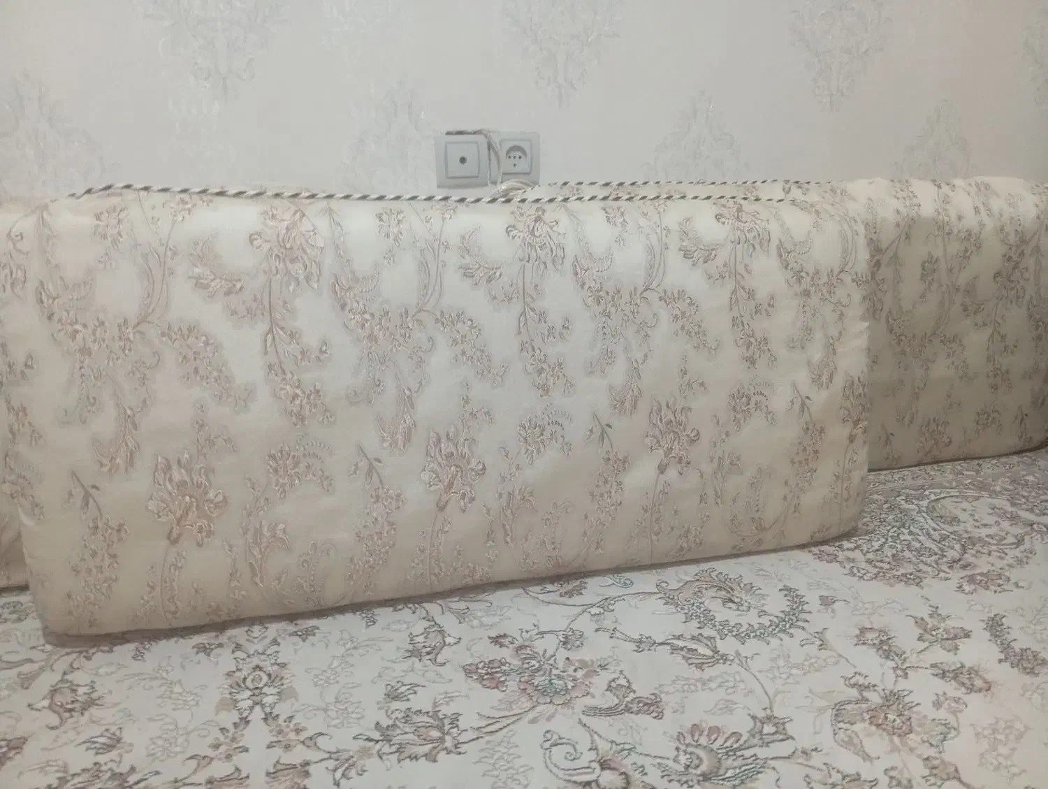 ۶تا پشتی کرم رنگ|پشتی|خرمآباد, |دیوار