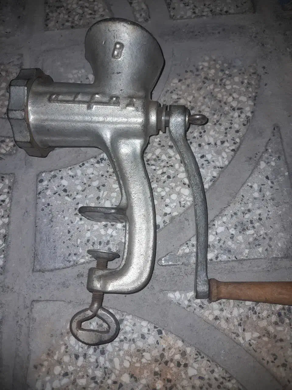 چرخ گوشت دستی.معاوضه.عتیقه|خردکن، آسیاب، غذاساز|کاشمر, |دیوار