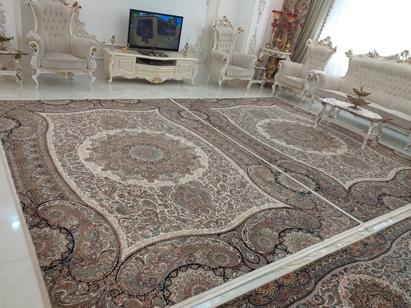 یک جفت فرش ۹متری با کناره ۴ متری در حد نو ۷۰۰ شانه|فرش|اردبیل, |دیوار