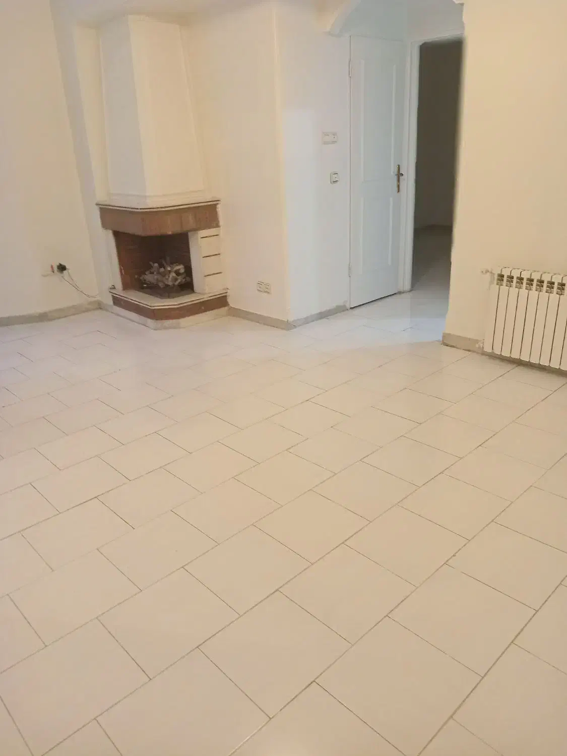 دبستان ۷۵متری ۲خوابه ۵طبقه ۴واحدی طبقه ۲