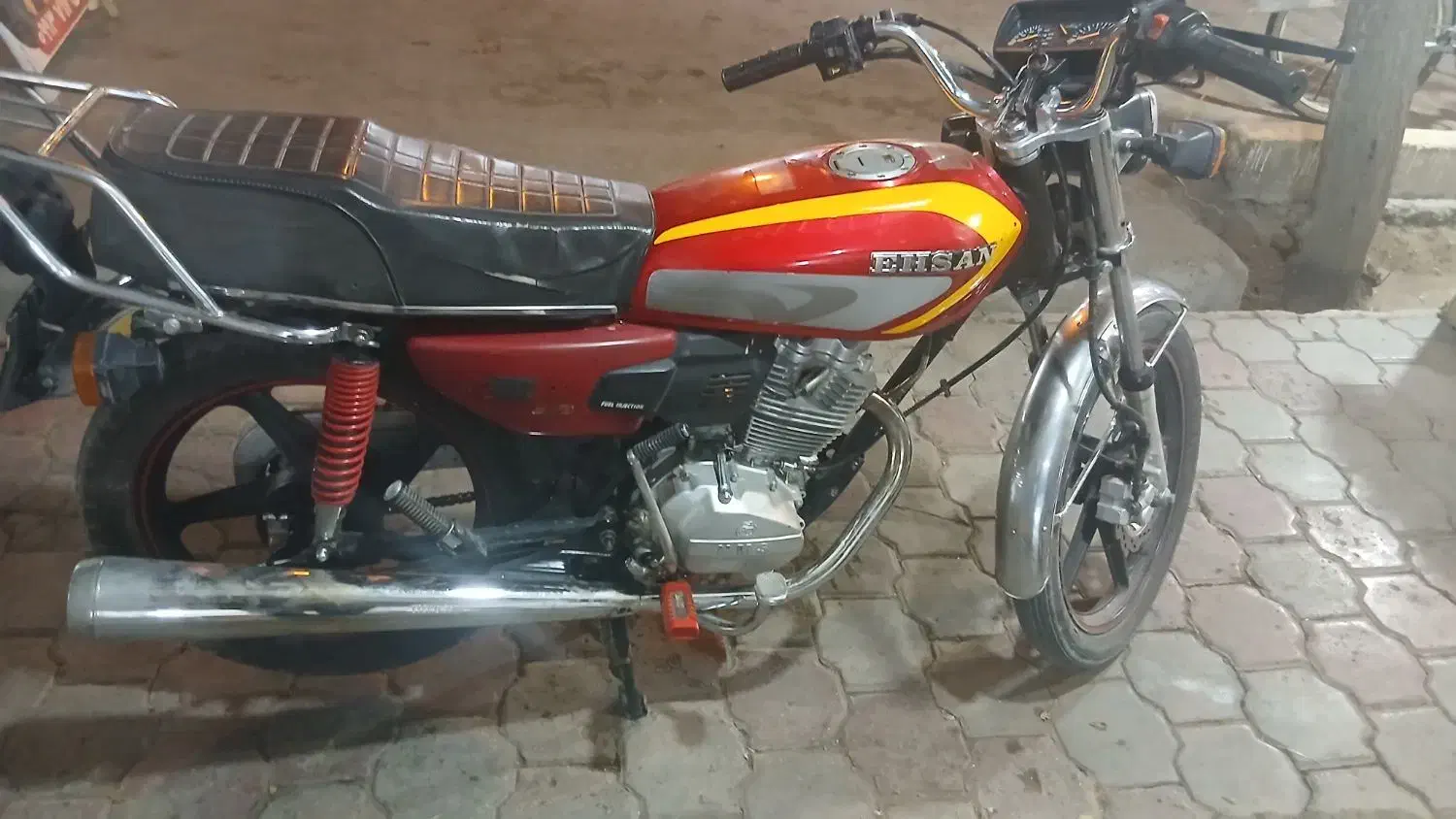 موتور ۲۰۰|موتورسیکلت|کاشان, کارگر|دیوار