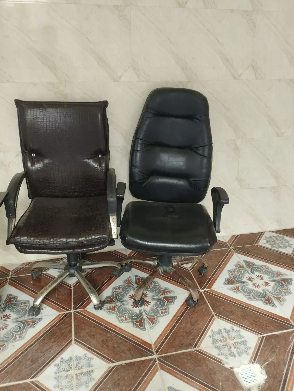 میز و صندلی|صندلی و نیمکت|رشت, پستک|دیوار