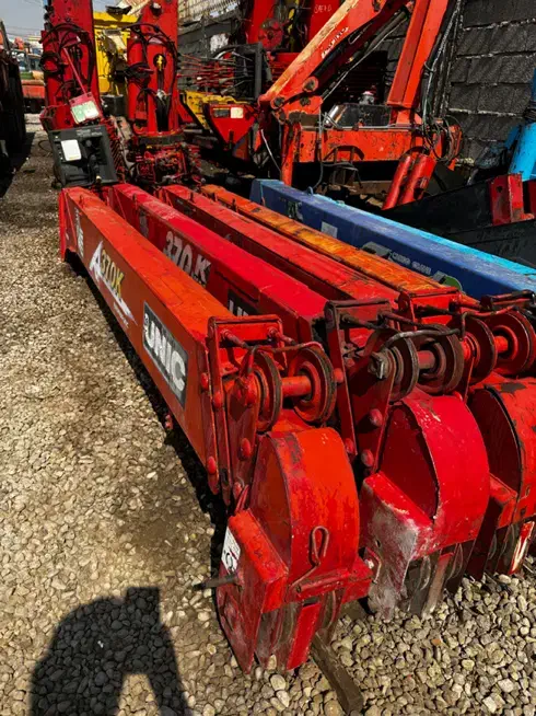 جرثقیل ۳ تن یونیک ۳۷۰ وارداتی|قطعات یدکی و لوازم جانبی|شیراز, پادگان ولیعصر|دیوار