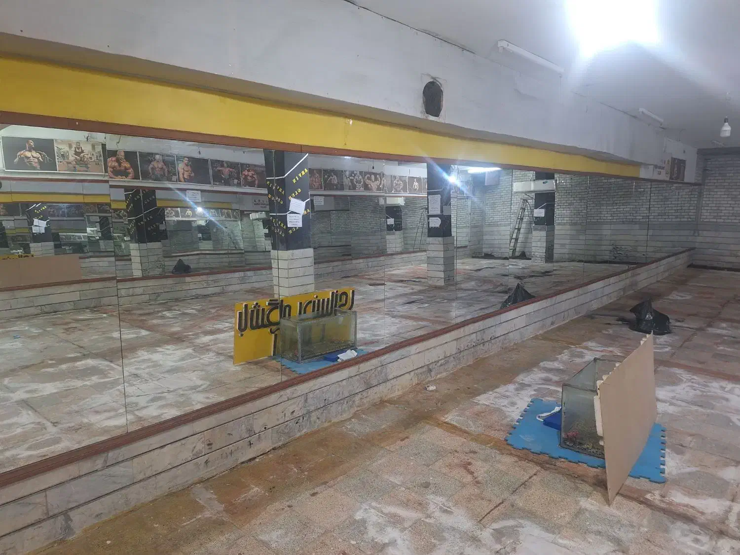 اینه|آینه|دزفول, |دیوار