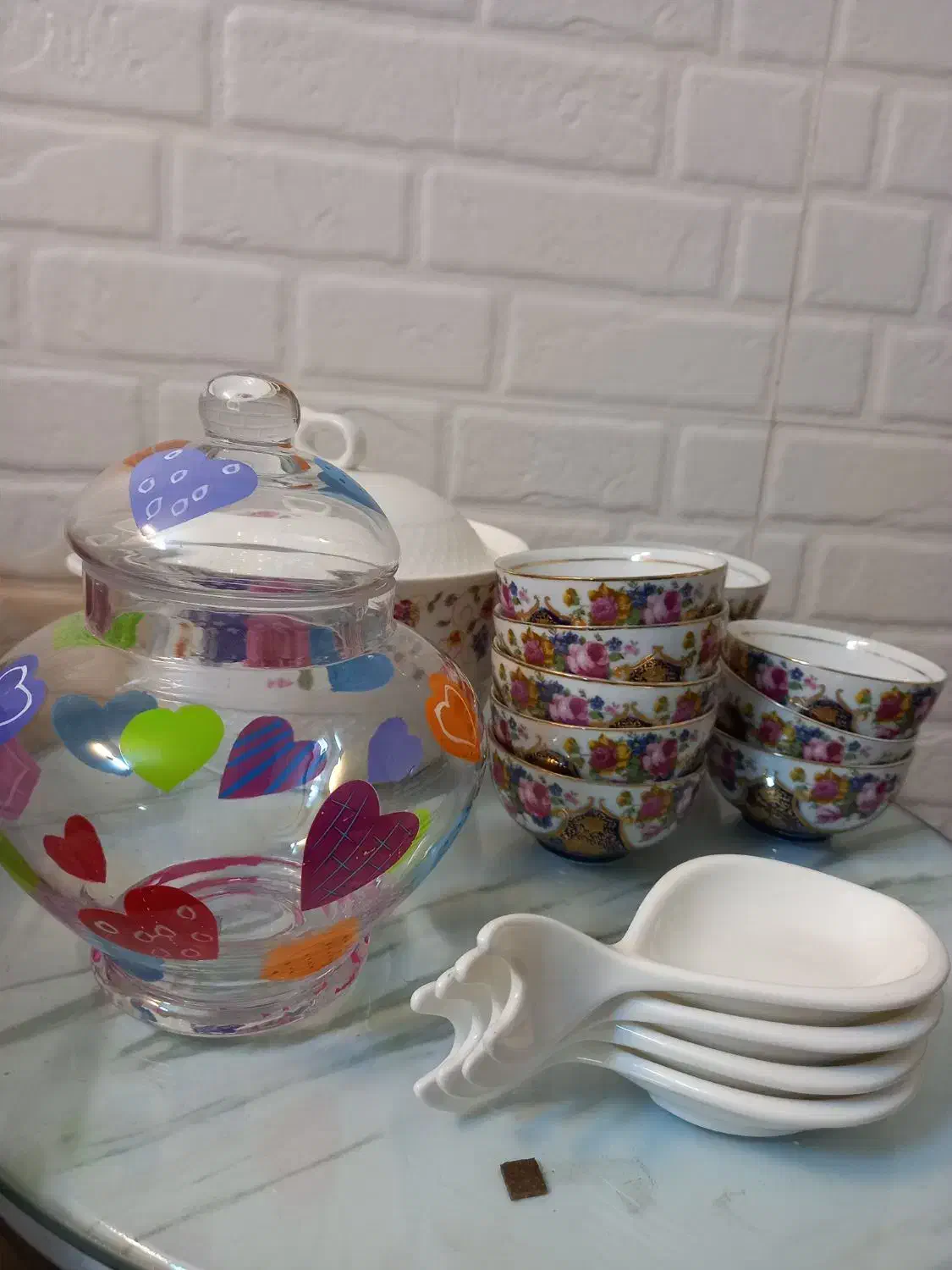 ظروف المانی|ظروف سرو و پذیرایی|تهران, تسلیحات|دیوار