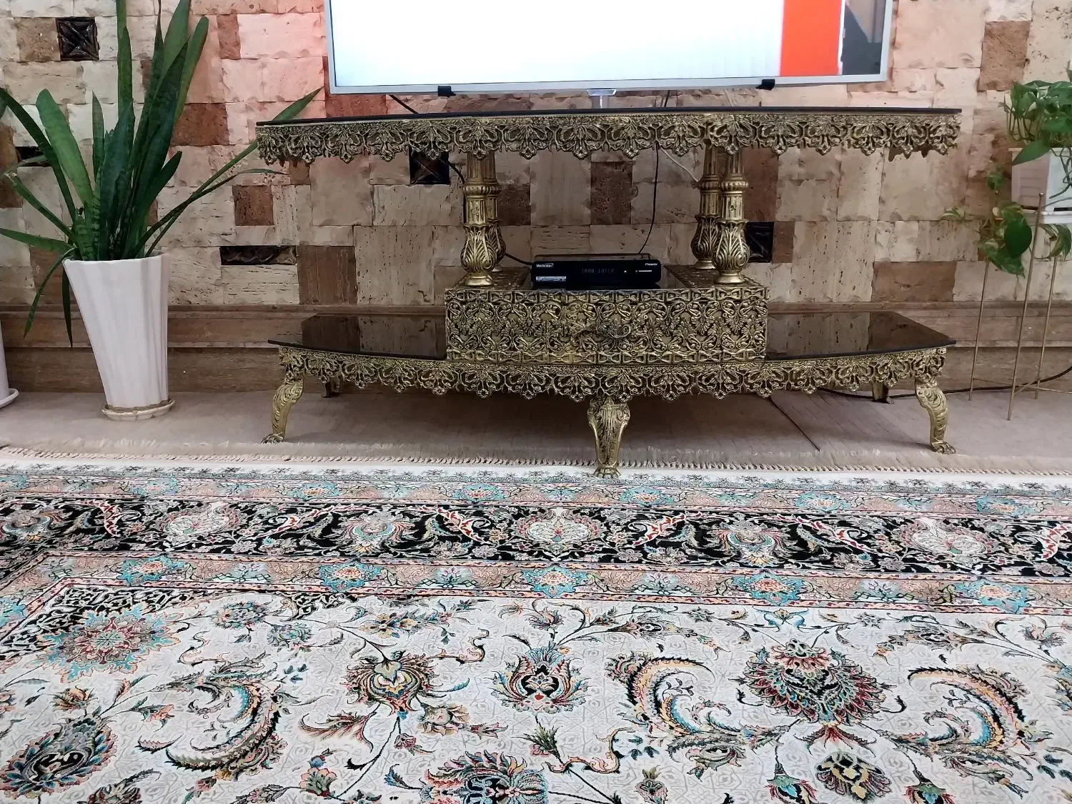 زیر تلویزیونی جنس برنج|مبلمان خانگی و میز عسلی|ایذه, |دیوار