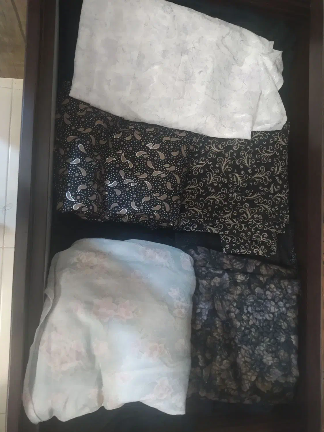 چادر رنگی|لباس|قم, شاه سید علی|دیوار