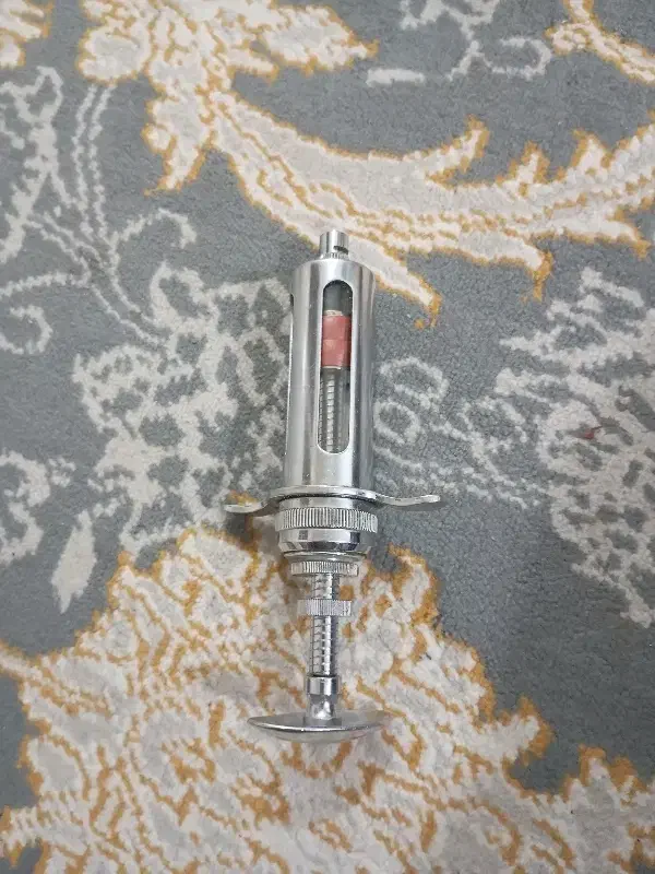 سرنگ گاوی|لوازم جانبی حیوانات|قم, ولیعصر|دیوار