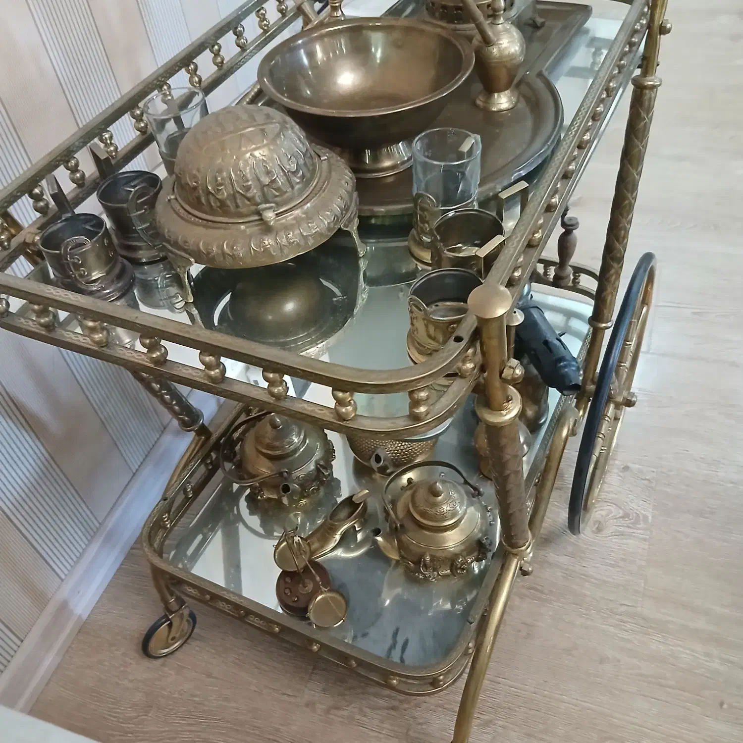 کالسکه ایتالیایی قدیم|کلکسیون اشیاء عتیقه|اردبیل, |دیوار