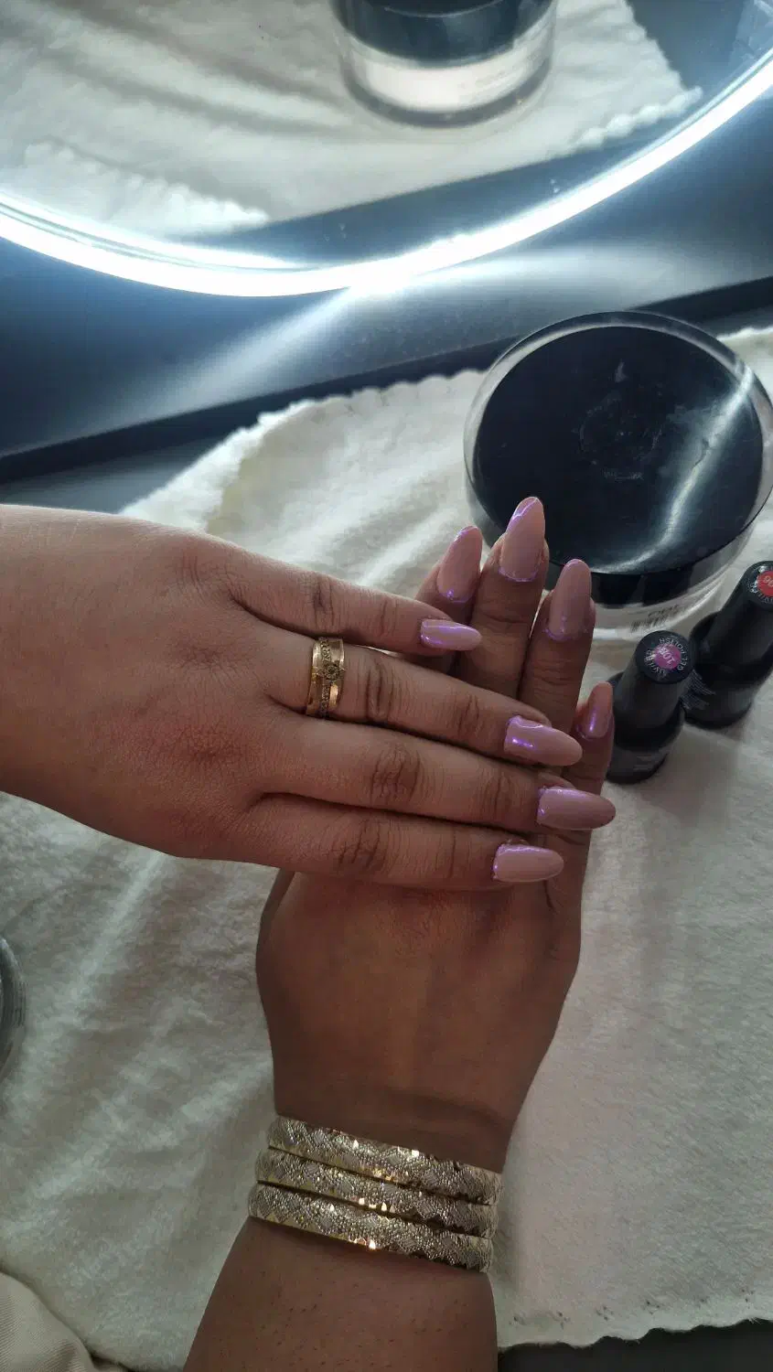 به چند مدل جهت کاشت ناخن نیازمندیم|خدمات آرایشگری و زیبایی|گرمدره, |دیوار